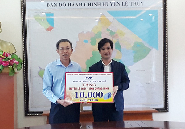 70.000 khẩu trang được Công ty CP Dệt May Huế tặng người dân trên địa bàn tỉnh Thừa Thiên Huế và Huyện Lệ Thủy, tỉnh Quảng Bình